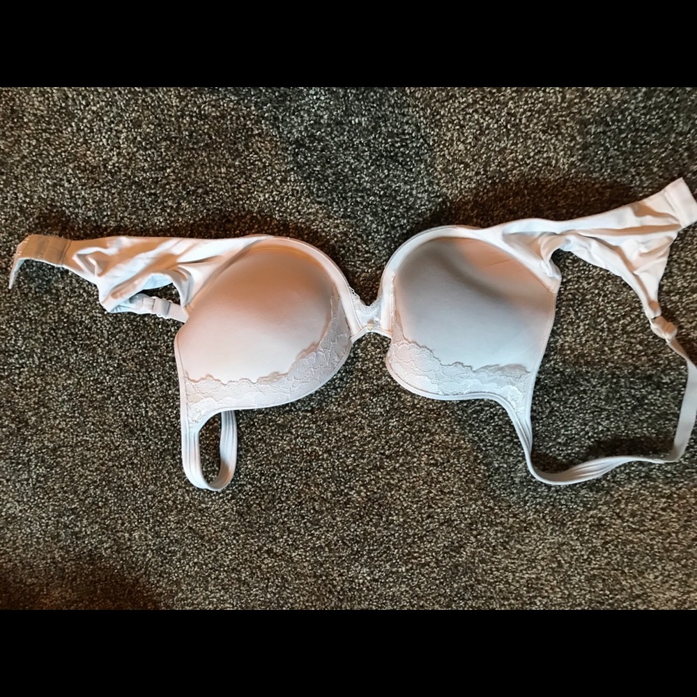 White Lacey bra 32B